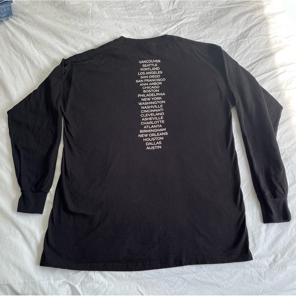 Schitt's Creek Patrick (Noah Reid) Limited Edition Tour Shirt NWOT size LARGE - Picture 6 of 9